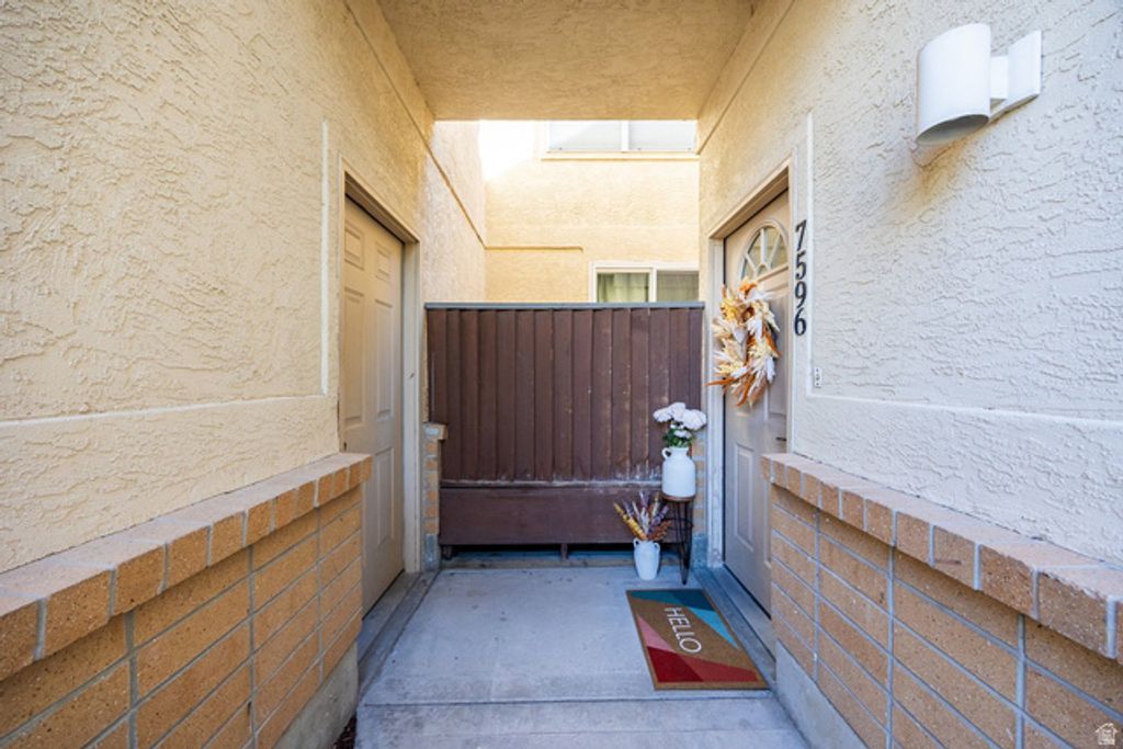 7596 S QUAIL CIR, Midvale, UT 84047 — photo 2
