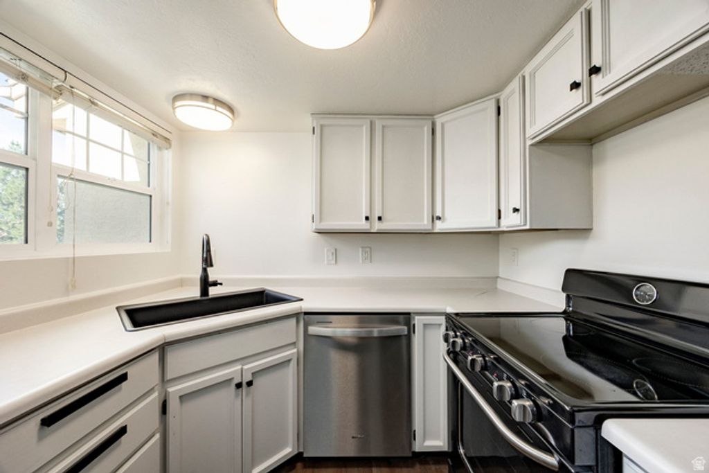 7596 S QUAIL CIR, Midvale, UT 84047 — photo 4