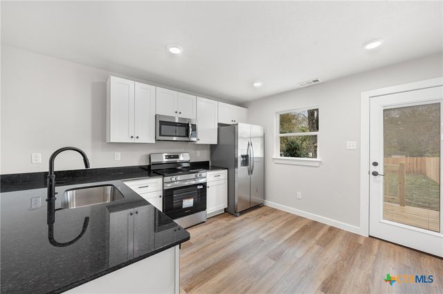 905 S Martin Luther King Jr Lane B, Temple, TX 76504