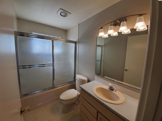 6802 W Willamette Ave, Kennewick, WA 99336