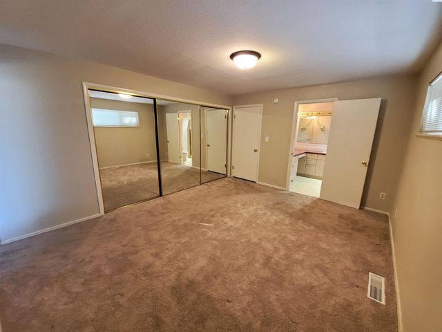 6802 W Willamette Ave, Kennewick, WA 99336