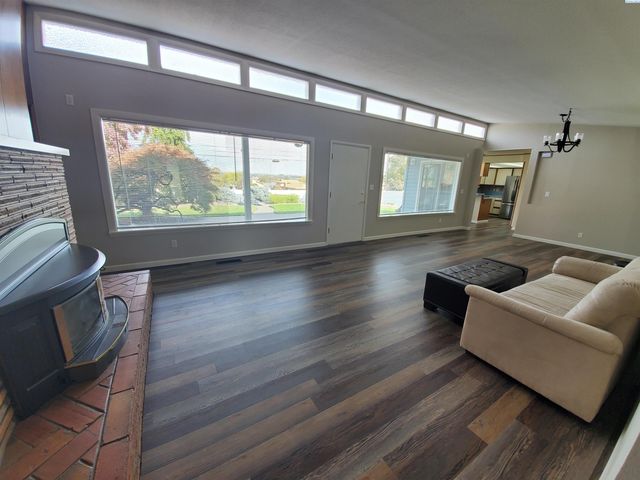 6802 W Willamette Ave, Kennewick, WA 99336