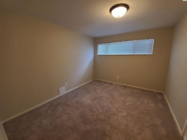 6802 W Willamette Ave, Kennewick, WA 99336