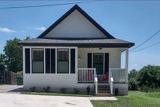 704 Burleson Street, Brenham, TX 77833