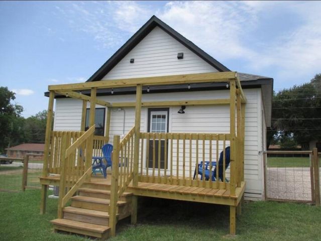 704 Burleson Street, Brenham, TX 77833