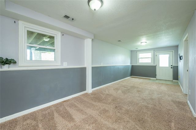 428 N Pleasant Hill Boulevard, Pleasant Hill, IA 50327