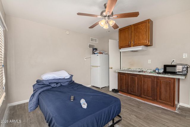 6124 W OREGON Avenue, Glendale, AZ 85301