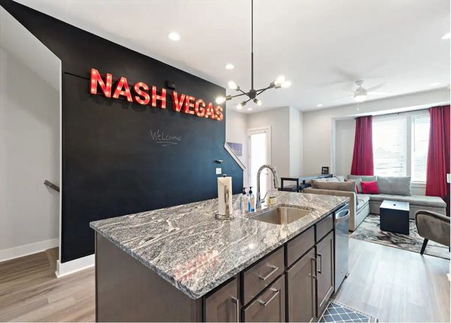 2135 24th Ave, N, Nashville, TN 37208