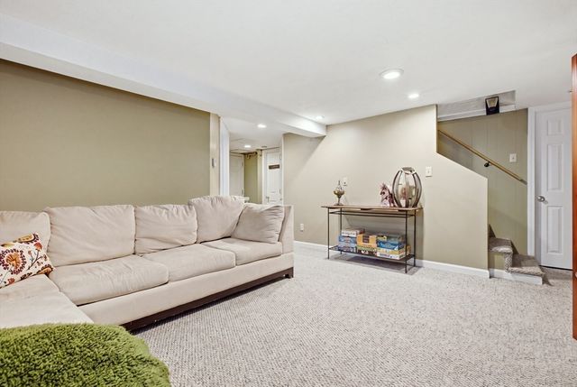 6 Locke Road, Billerica, MA 01821
