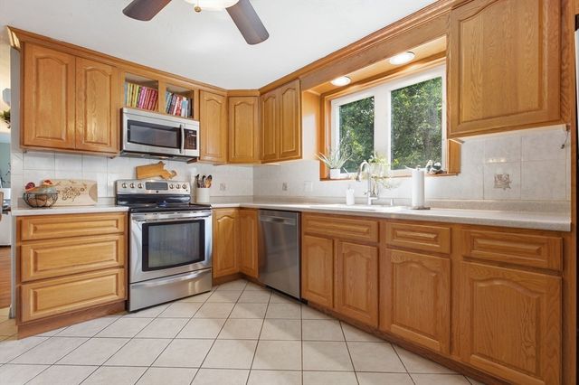 6 Locke Road, Billerica, MA 01821