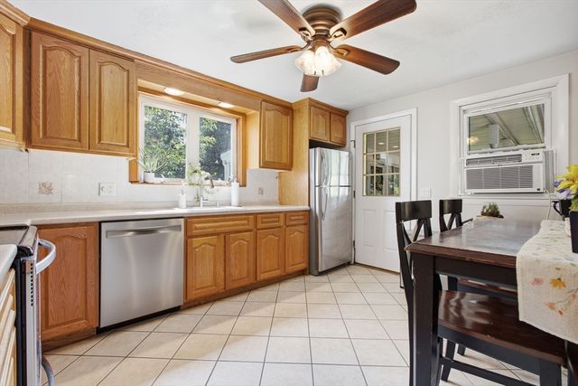 6 Locke Road, Billerica, MA 01821