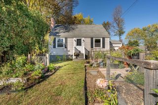 33 Pages Ct, Billerica, MA 01821
