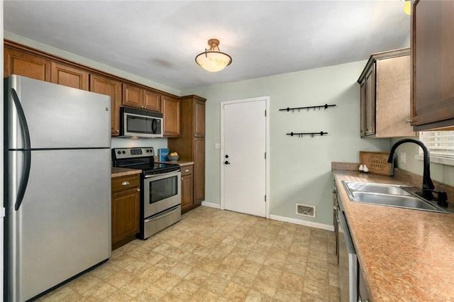 6411 Harvard Avenue, Raytown, MO 64133