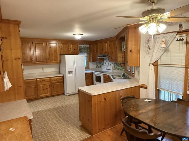 5051 SHANNON HILL RD, Kents Store, VA 23084