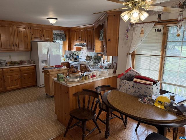 5051 SHANNON HILL RD, Kents Store, VA 23084