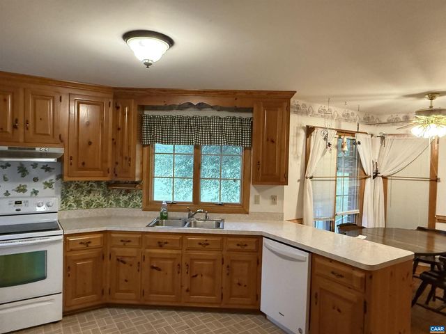 5051 SHANNON HILL RD, Kents Store, VA 23084
