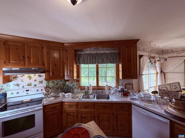 5051 SHANNON HILL RD, Kents Store, VA 23084