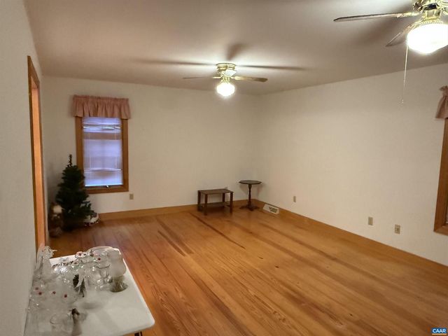 5051 SHANNON HILL RD, Kents Store, VA 23084
