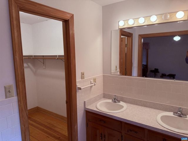 5051 SHANNON HILL RD, Kents Store, VA 23084