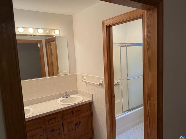 5051 SHANNON HILL RD, Kents Store, VA 23084