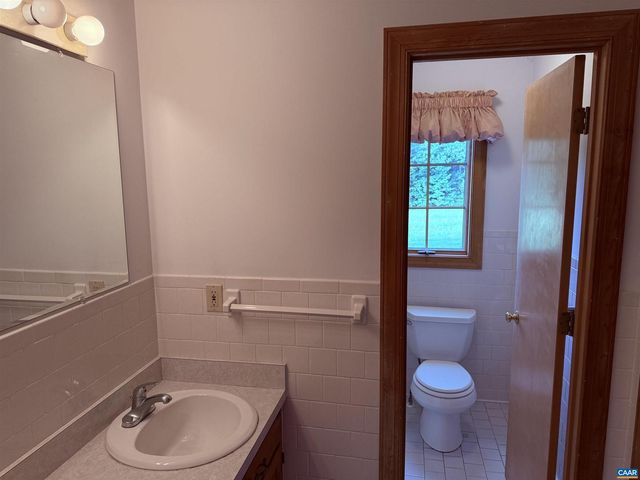 5051 SHANNON HILL RD, Kents Store, VA 23084