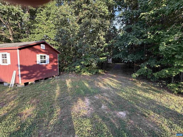5051 SHANNON HILL RD, Kents Store, VA 23084