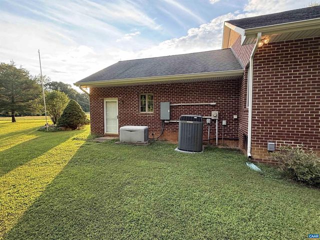 5051 SHANNON HILL RD, Kents Store, VA 23084