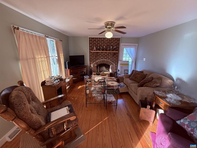 5051 SHANNON HILL RD, Kents Store, VA 23084