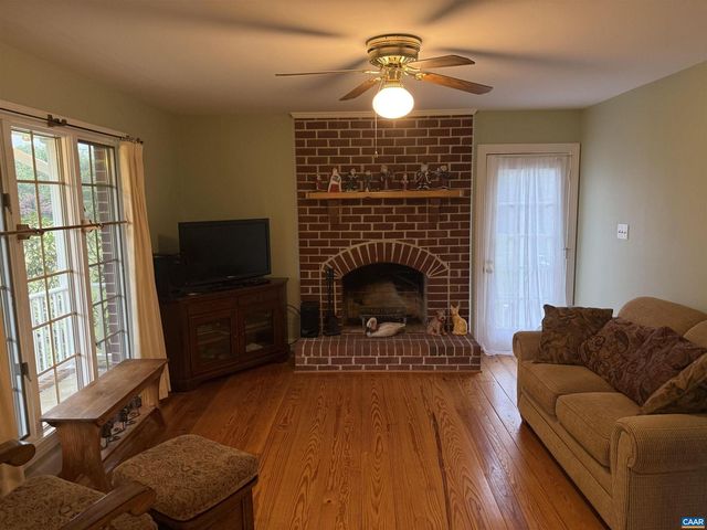 5051 SHANNON HILL RD, Kents Store, VA 23084