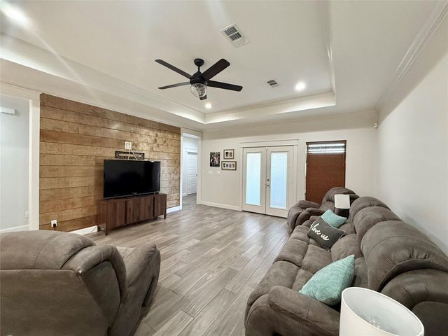 276 Pineburr Street, Vidor, TX 77662