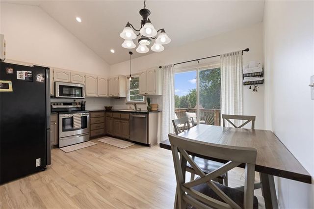 9717 NW 86th Terrace, Kansas City, MO 64153