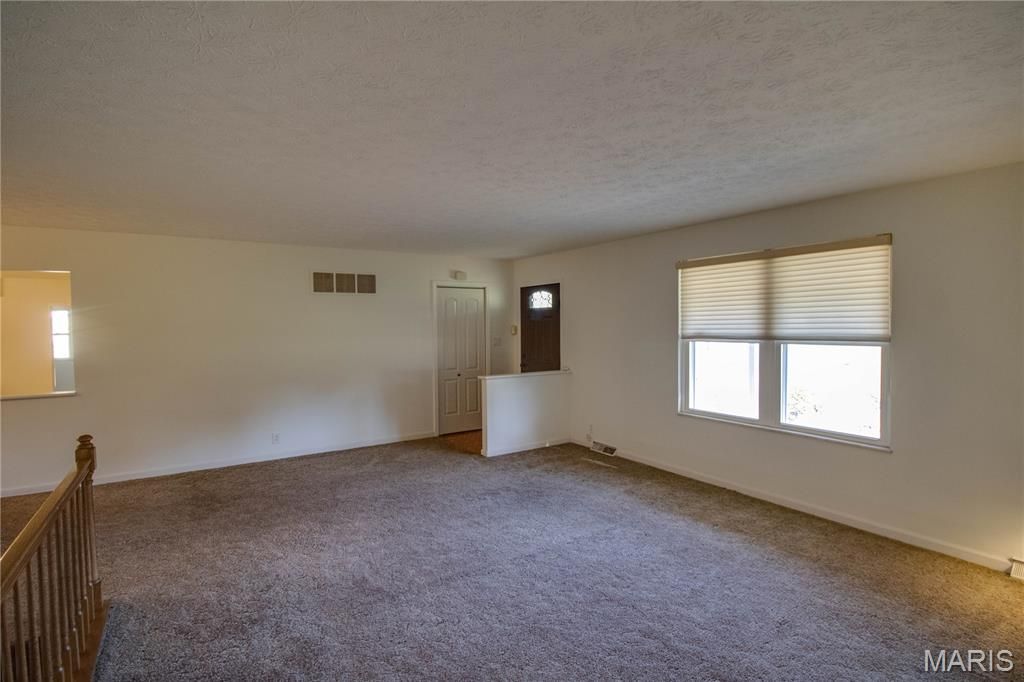 Image 15 of property listing at 3619 W Delmar Avenue, Godfrey, IL 62035