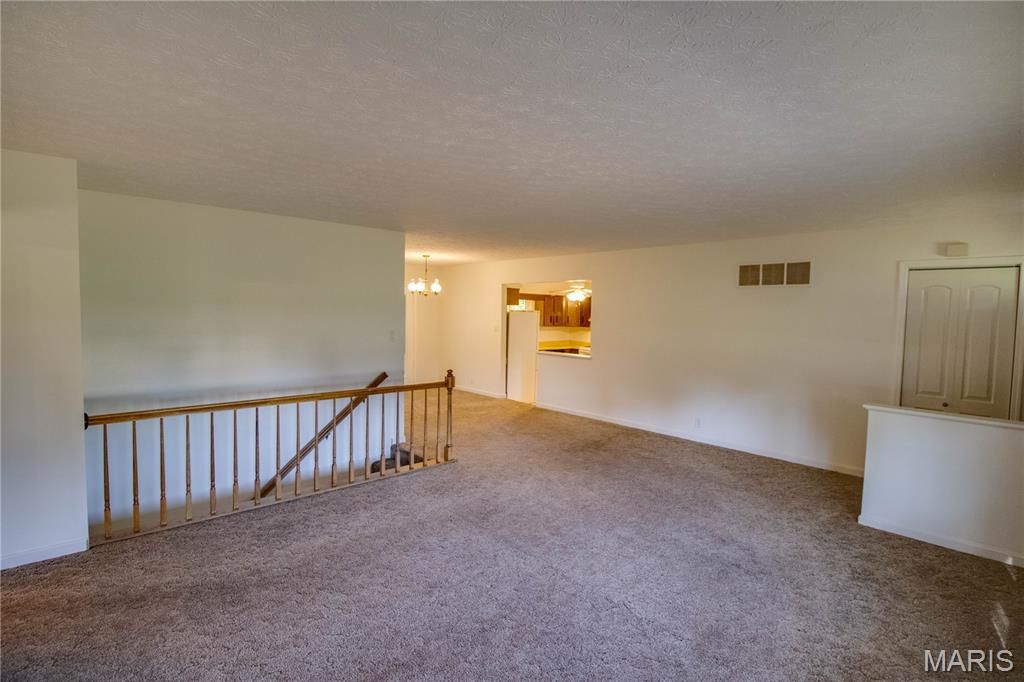 Image 16 of property listing at 3619 W Delmar Avenue, Godfrey, IL 62035