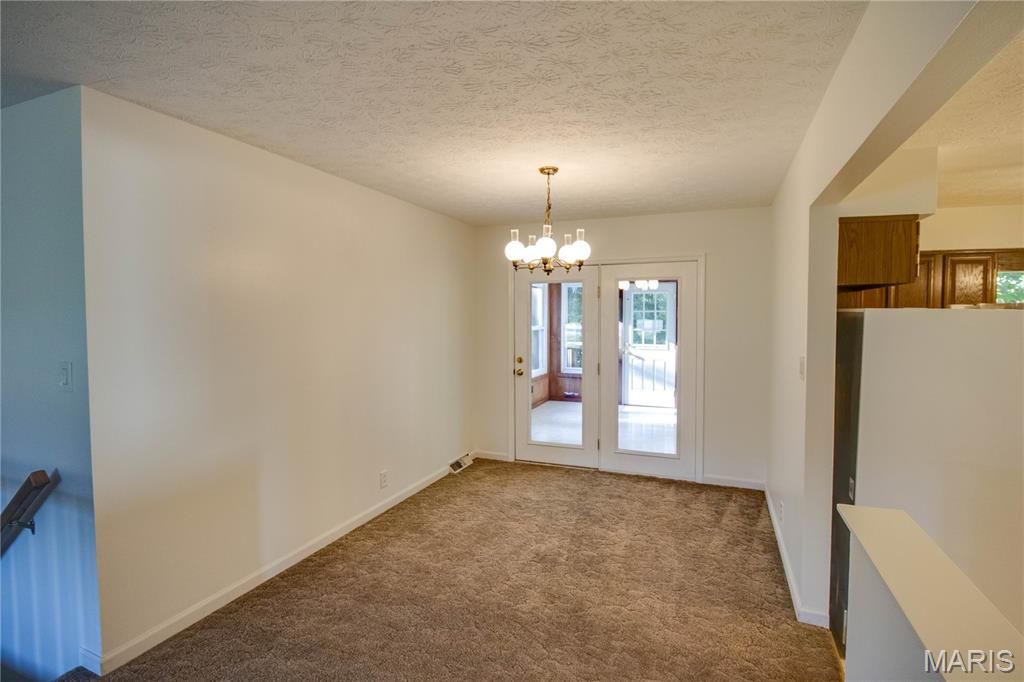 Image 17 of property listing at 3619 W Delmar Avenue, Godfrey, IL 62035