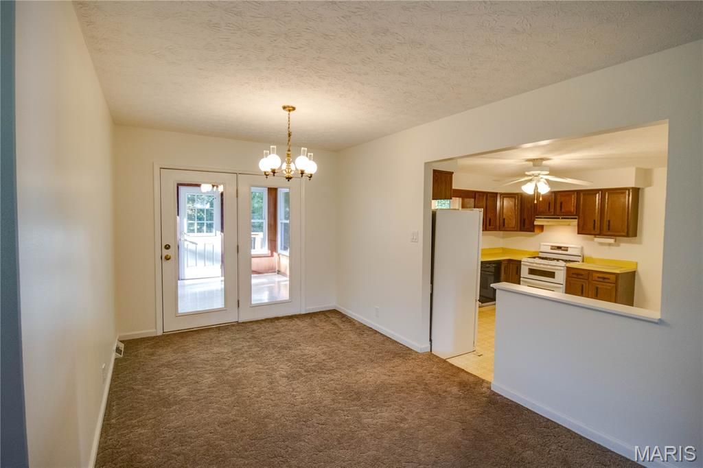 Image 18 of property listing at 3619 W Delmar Avenue, Godfrey, IL 62035