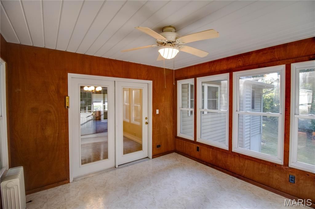 Image 25 of property listing at 3619 W Delmar Avenue, Godfrey, IL 62035