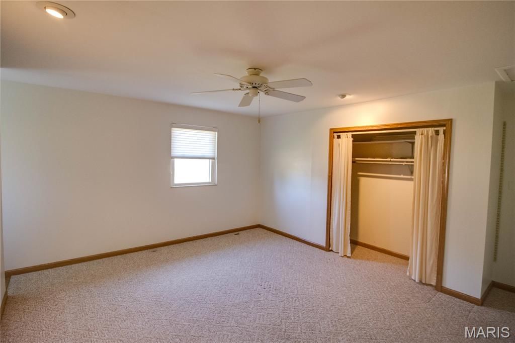 Image 27 of property listing at 3619 W Delmar Avenue, Godfrey, IL 62035