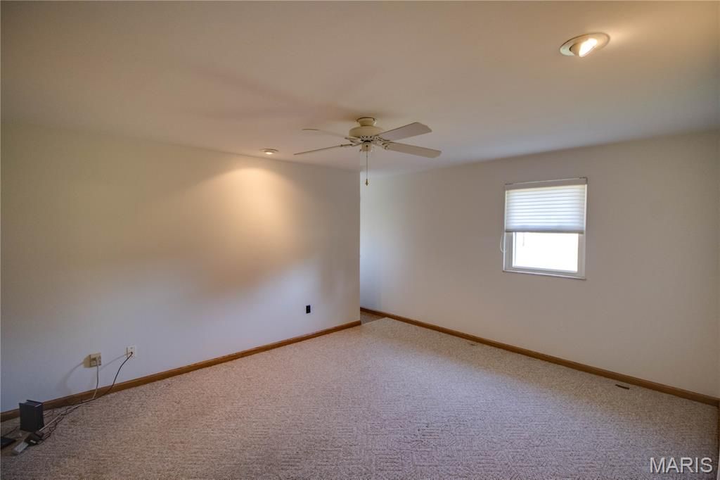 Image 28 of property listing at 3619 W Delmar Avenue, Godfrey, IL 62035