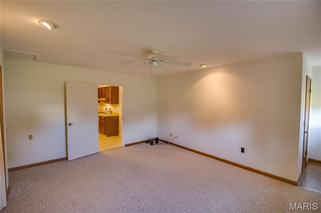 Image 29 of property listing at 3619 W Delmar Avenue, Godfrey, IL 62035