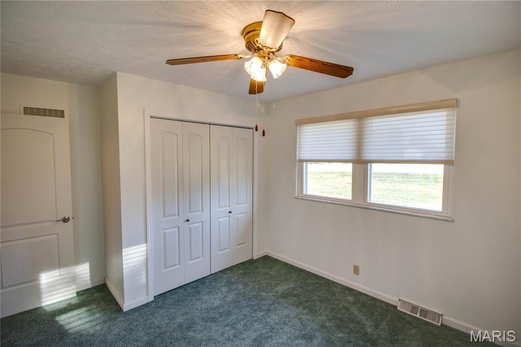 Image 31 of property listing at 3619 W Delmar Avenue, Godfrey, IL 62035