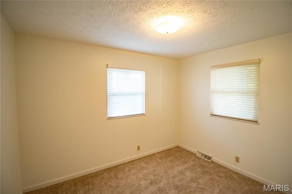 Image 35 of property listing at 3619 W Delmar Avenue, Godfrey, IL 62035