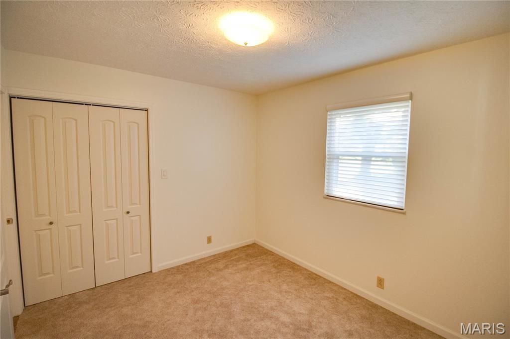 Image 36 of property listing at 3619 W Delmar Avenue, Godfrey, IL 62035