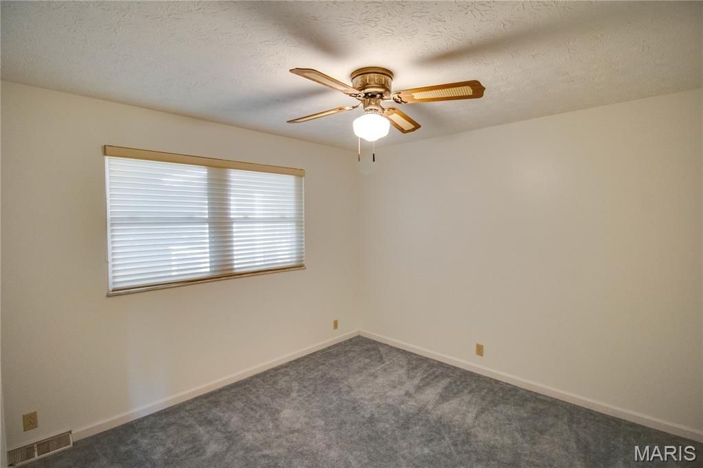 Image 37 of property listing at 3619 W Delmar Avenue, Godfrey, IL 62035