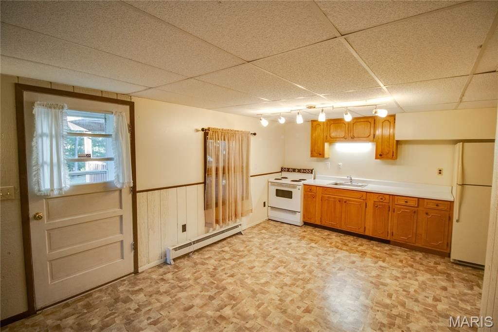 Image 42 of property listing at 3619 W Delmar Avenue, Godfrey, IL 62035