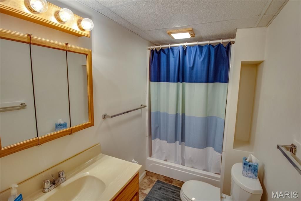 Image 46 of property listing at 3619 W Delmar Avenue, Godfrey, IL 62035