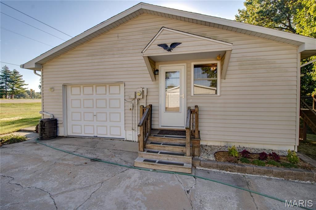 Image 52 of property listing at 3619 W Delmar Avenue, Godfrey, IL 62035
