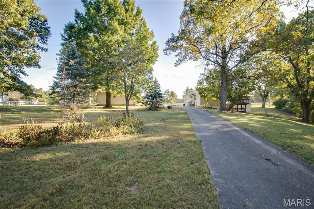 Image 65 of property listing at 3619 W Delmar Avenue, Godfrey, IL 62035