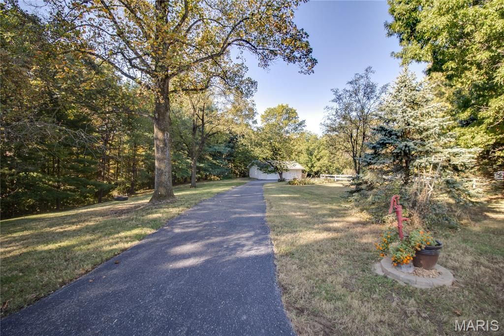 Image 66 of property listing at 3619 W Delmar Avenue, Godfrey, IL 62035