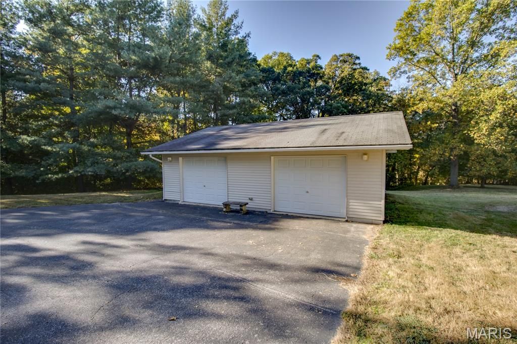 Image 67 of property listing at 3619 W Delmar Avenue, Godfrey, IL 62035
