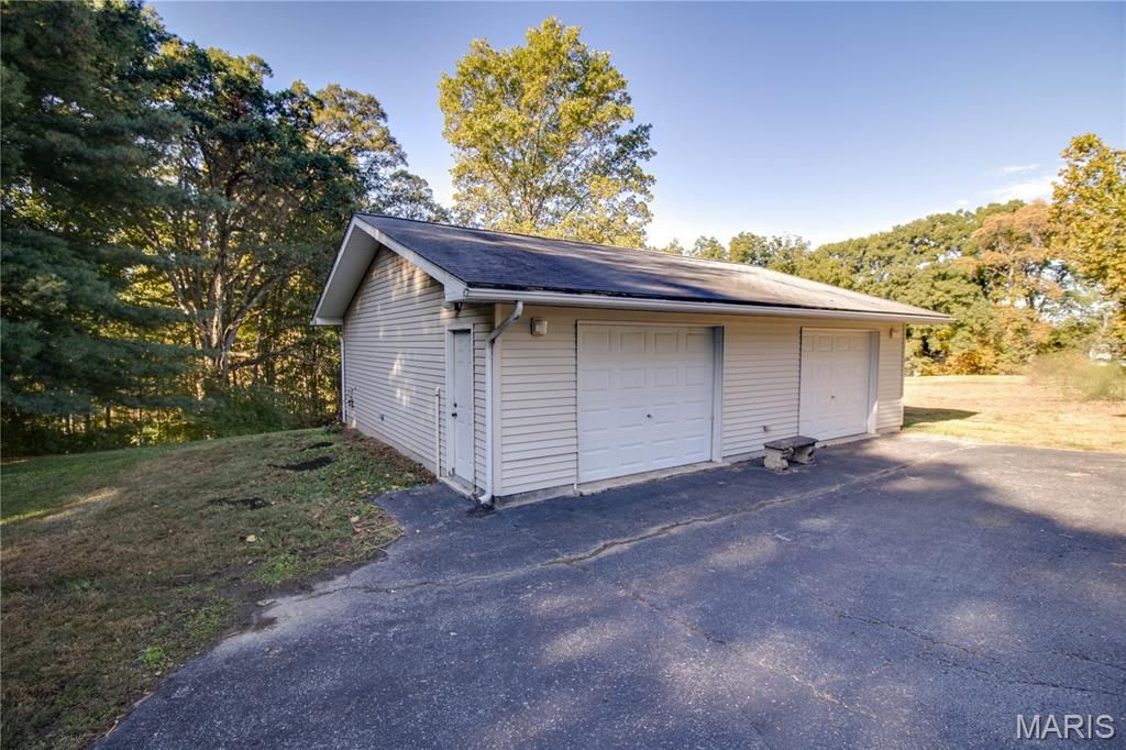 Image 69 of property listing at 3619 W Delmar Avenue, Godfrey, IL 62035